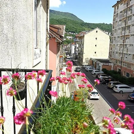 Le Petit Angle Appartement 2 Pieces, Plein Centre Ville, Pres De La Gare Jusqu'A 4 Personnes Bellegarde-sur-Valserine Exterior photo